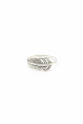 Load image into Gallery viewer, Curved Feather 925 Sterling Silver Ring