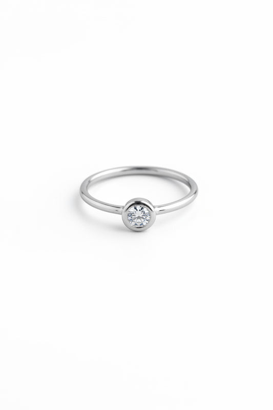 Bezel-Set Solitaire
925 Sterling Silver Ring