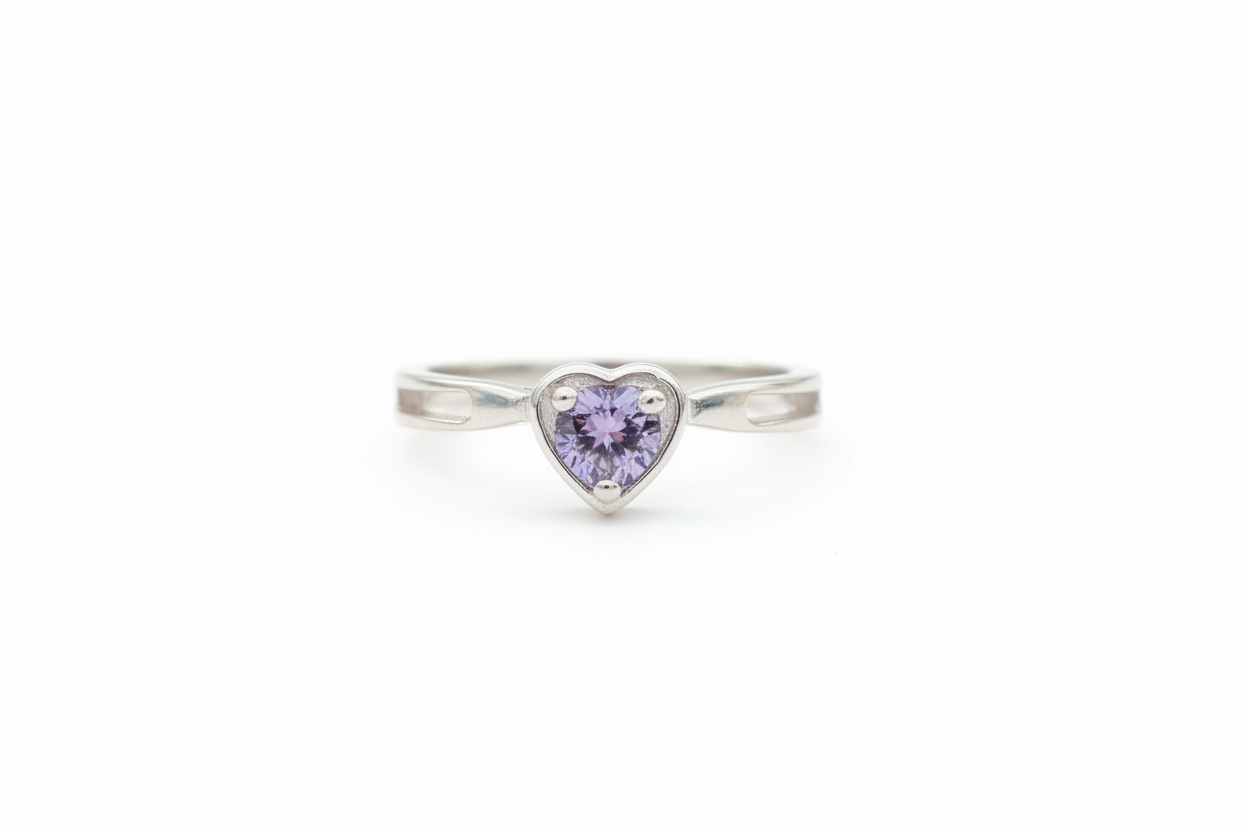 925 Sterling Silver ring with purple heart shape Cubic Zirconia stone
