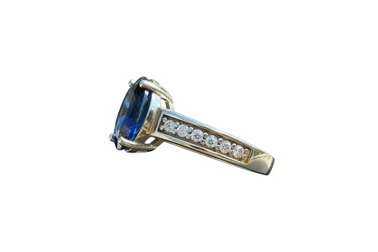 925 Sterling Silver ring with Sapphire lab grown stone