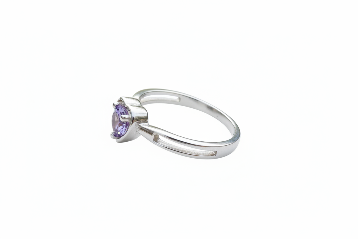 925 Sterling Silver ring with purple heart shape Cubic Zirconia stone
