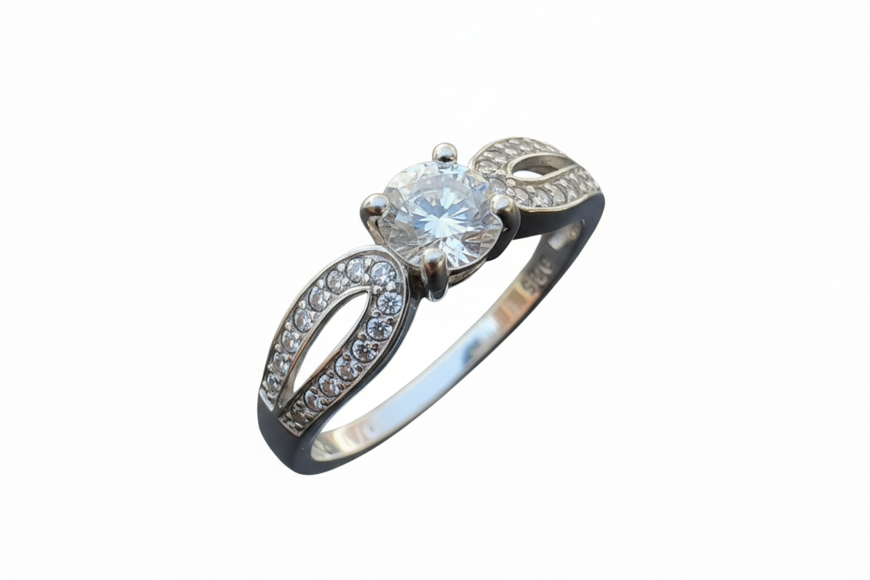 925 Sterling Silver Infinity 4 Claw Cubic Ring with Cubic Zirconia Stones